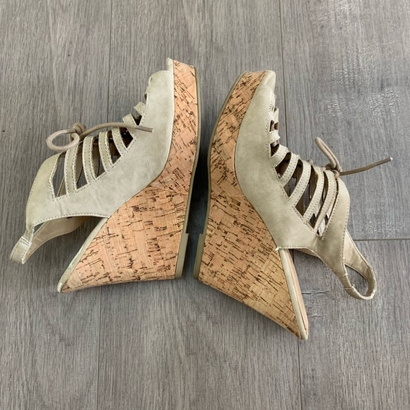 Late Preston Cream Nude Wedge Heel Shoes Sz 9. B1 - Picture 8 of 9